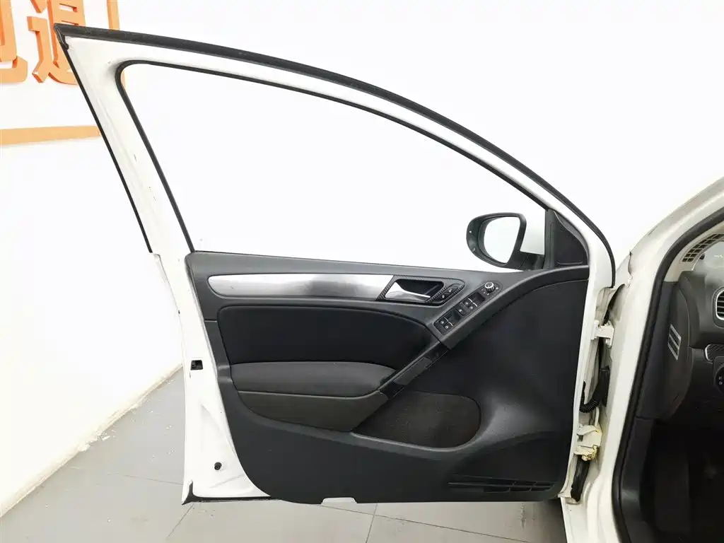 Volkswagen Golf 2011 1.6 MT Fashion