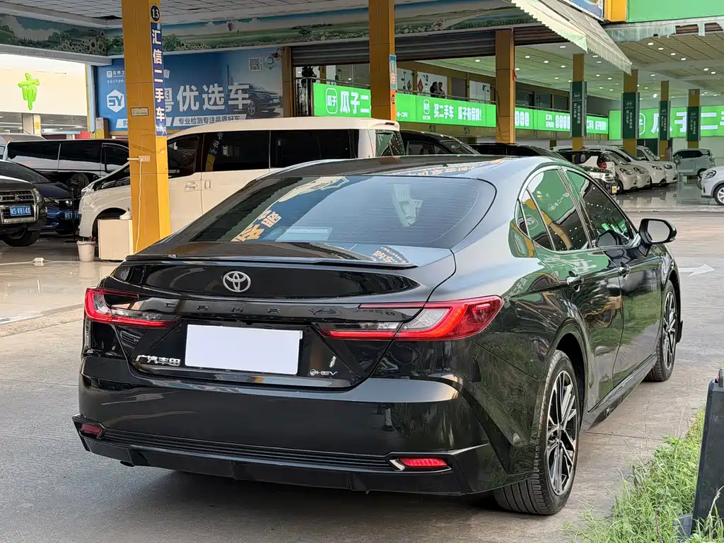 Toyota Camry — миниатюра 11