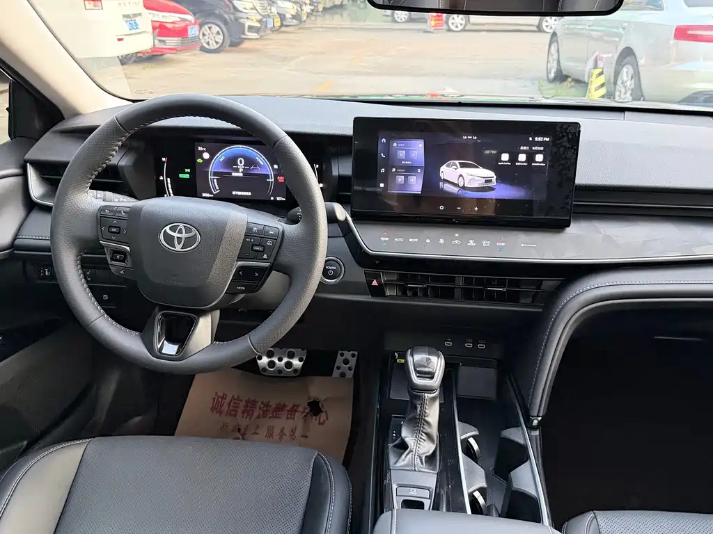Toyota Camry — миниатюра 5