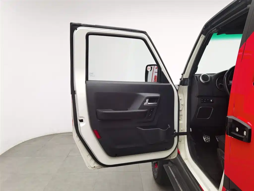 BAIC BJ40 2016 40L 2.0T MT Luxury
