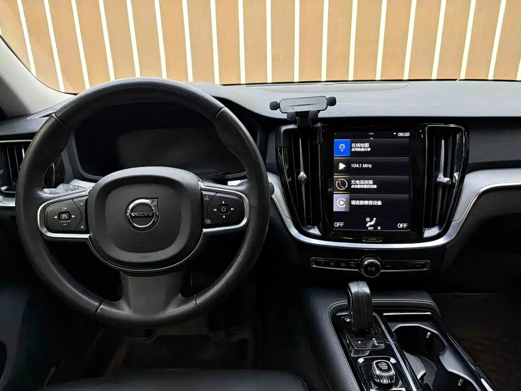 Volvo S60 PHEV — миниатюра 11