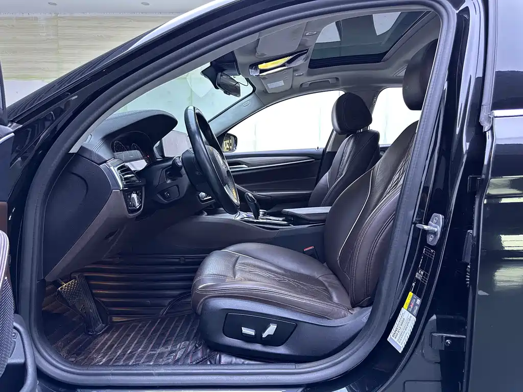 BMW 5 Series New Energy — миниатюра 6