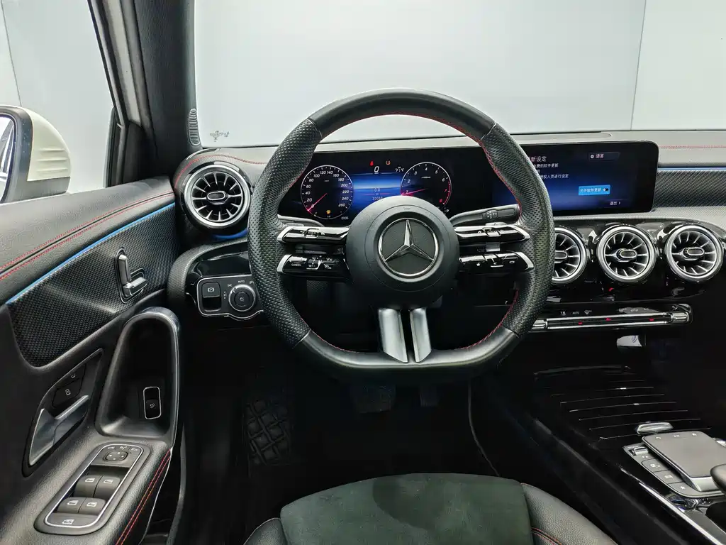 Mercedes-Benz A-Class A 2023 A 200 L Fashion