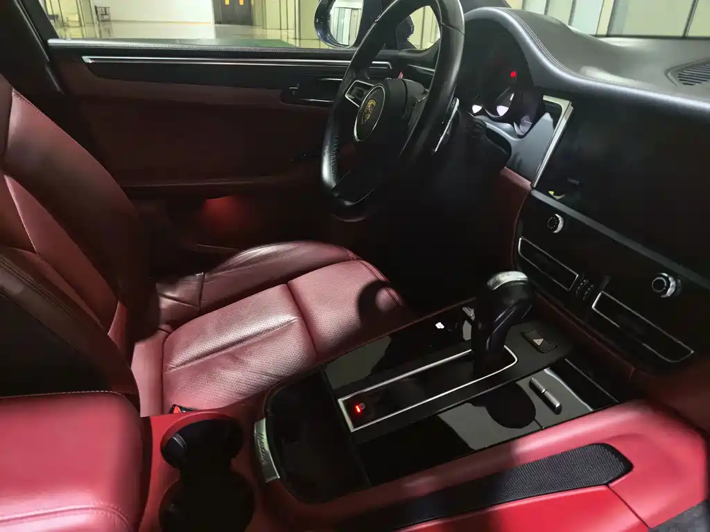 Porsche Macan — миниатюра 12