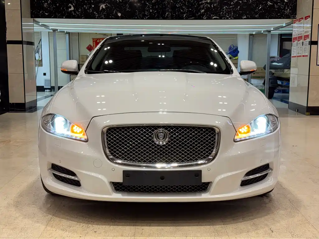 Jaguar XJ — миниатюра 2