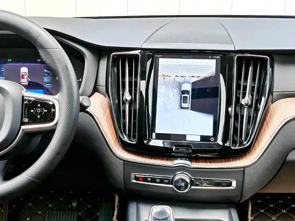 VOLVO XC60 PLUG IN HYBRID