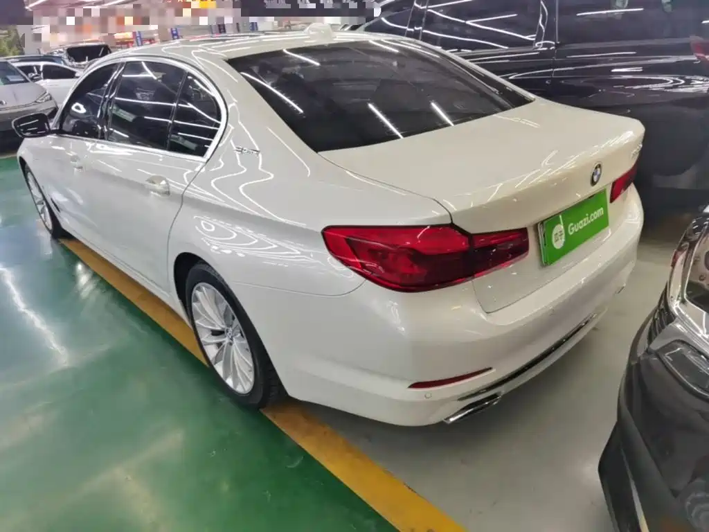 BMW 5 Series New Energy — миниатюра 5