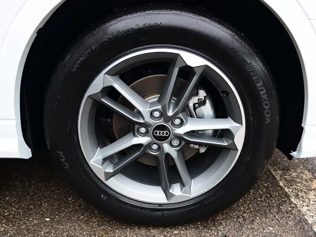 Audi Q3 - фото 11