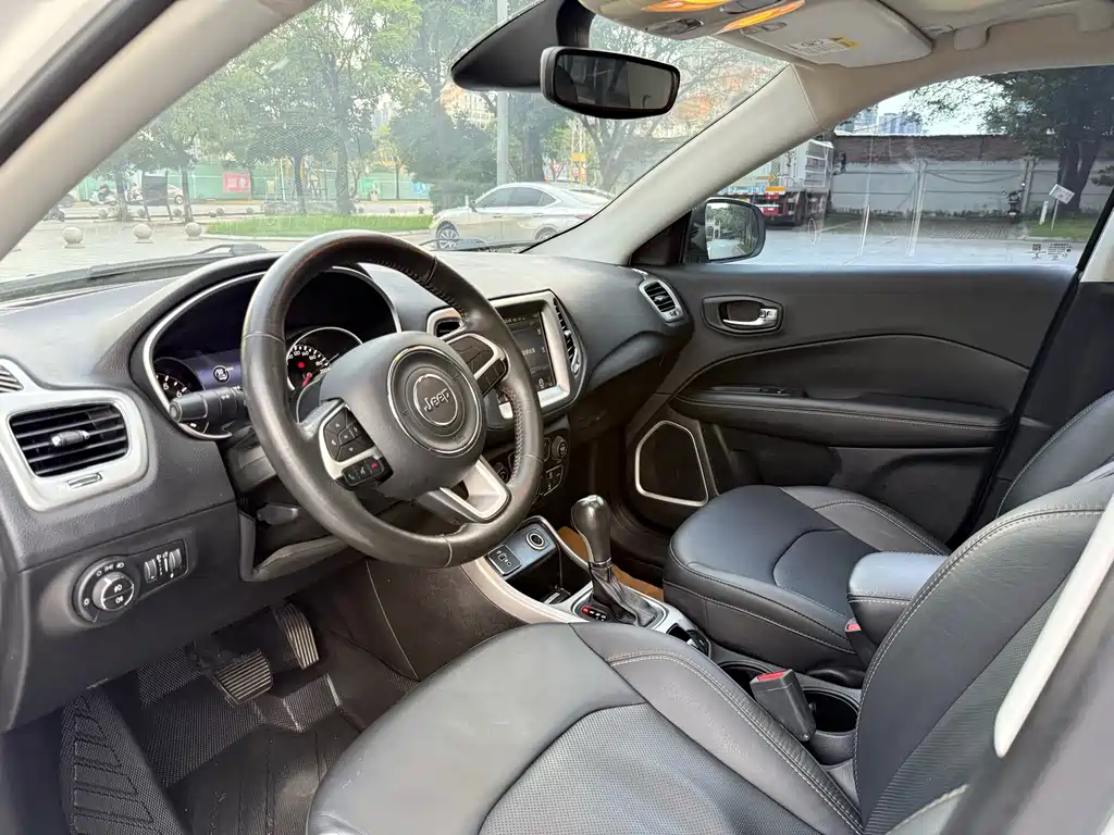 Jeep Compass — миниатюра 5