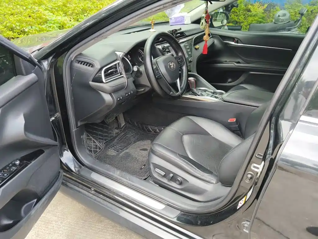 Toyota Camry — миниатюра 14