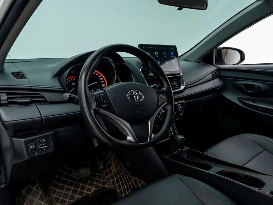 Toyota Yaris L — миниатюра 10