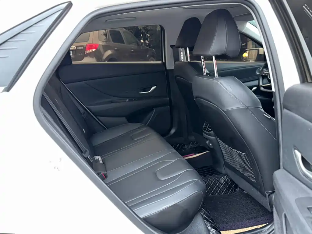 Hyundai Elantra — миниатюра 11