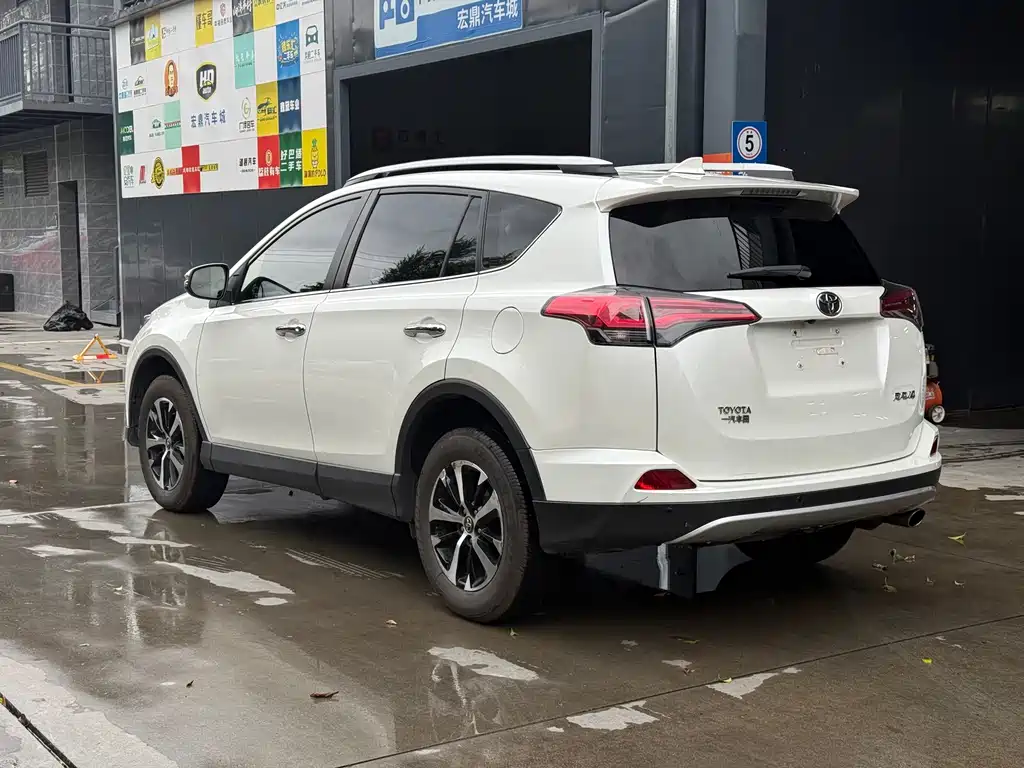 Toyota RAV4 — миниатюра 4