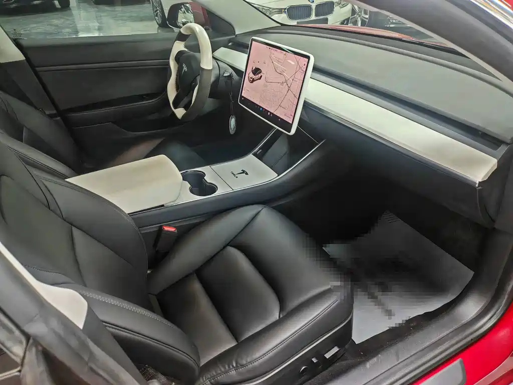 Tesla Model 3 — миниатюра 5