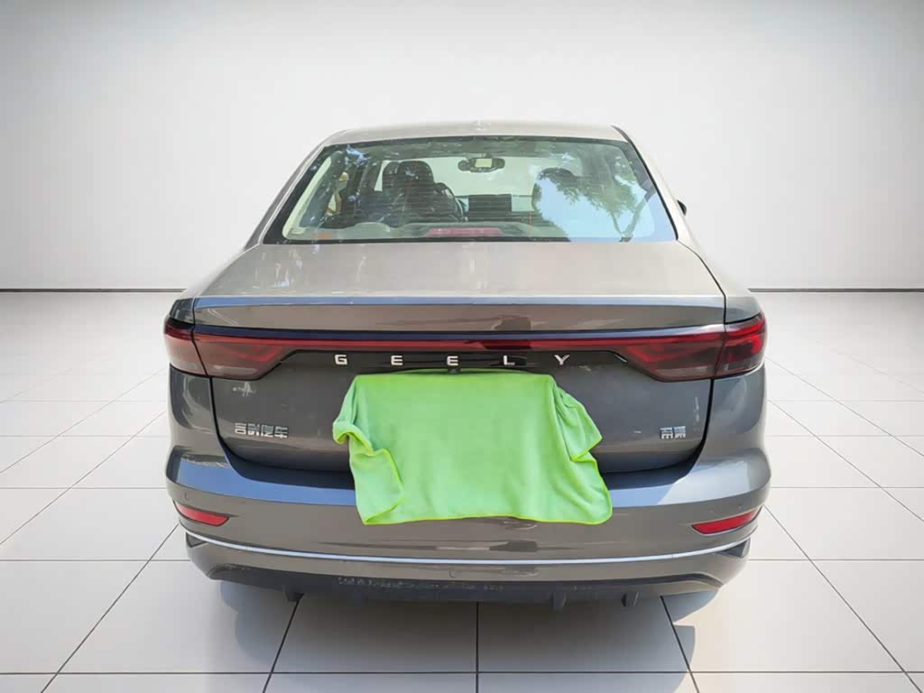 Geely Emgrand 1.5 л 2022 г. Серебристо-серый, пробег 35700 км