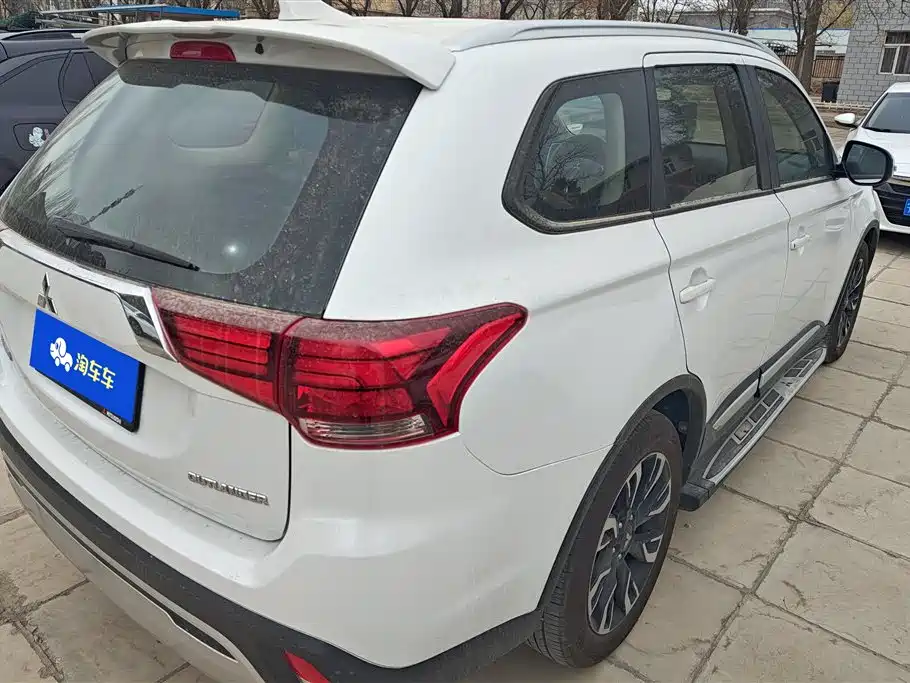 MITSUBISHI OUTLANDER