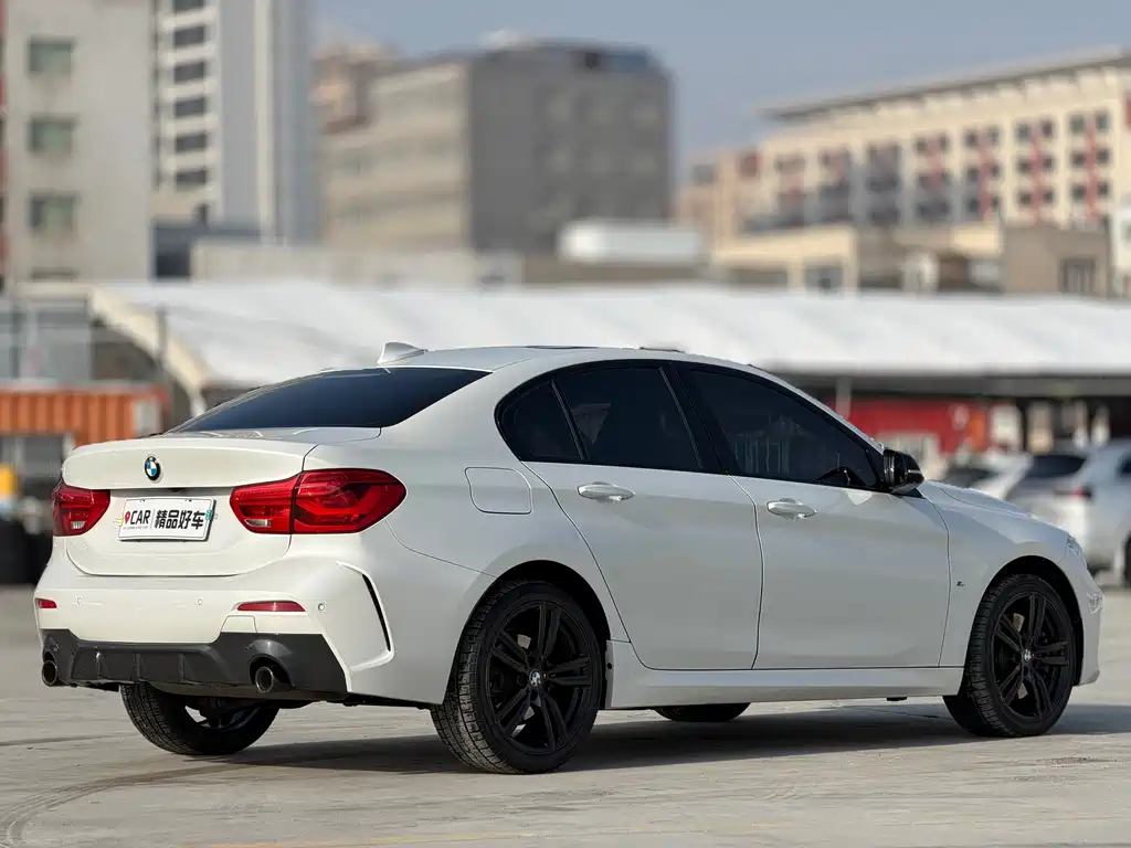 BMW 1 SERIES