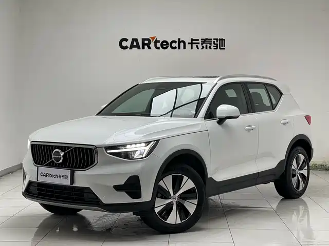 VOLVO  XC40 2024
