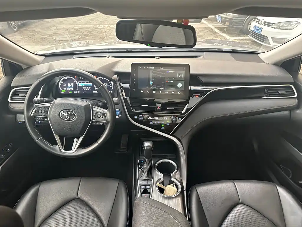 Toyota Camry — миниатюра 6