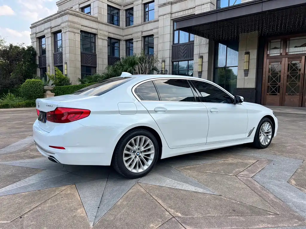 BMW 5 Series — миниатюра 4