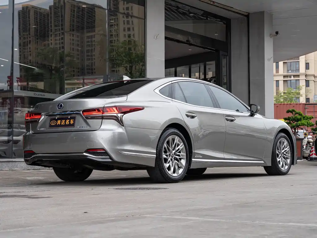 Lexus LS 2018 500h Luxury V