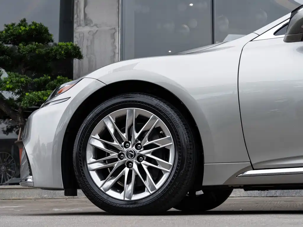 Lexus LS 2018 500h Luxury V