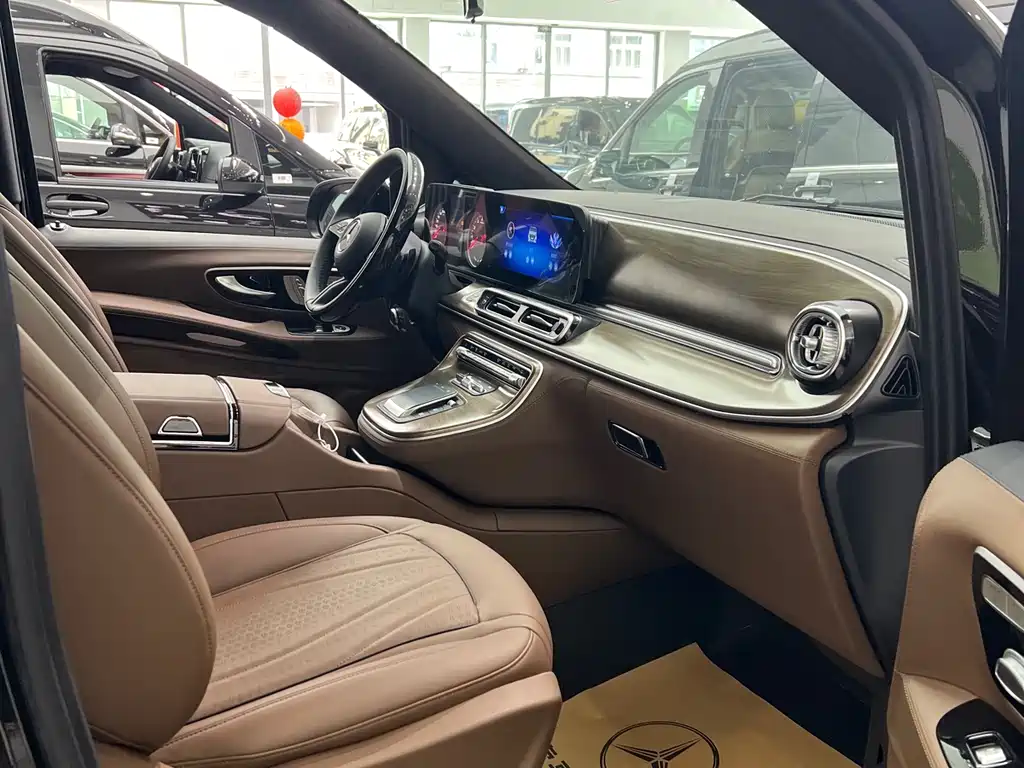 Mercedes-Benz Vito 2024 2.0T 7 мест