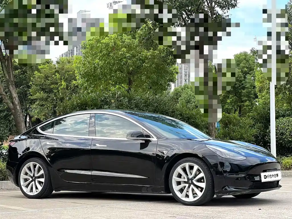 Tesla Model 3 — миниатюра 3