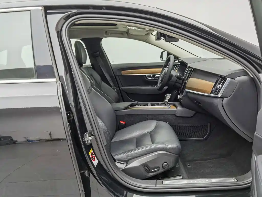 Volvo S90 — миниатюра 23