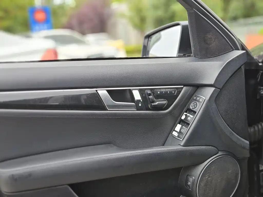 Mercedes-Benz C-Class — миниатюра 10