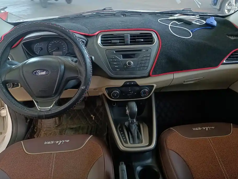Ford Escort — миниатюра 12