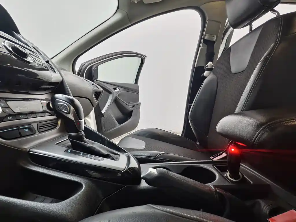 Ford Focus — миниатюра 12