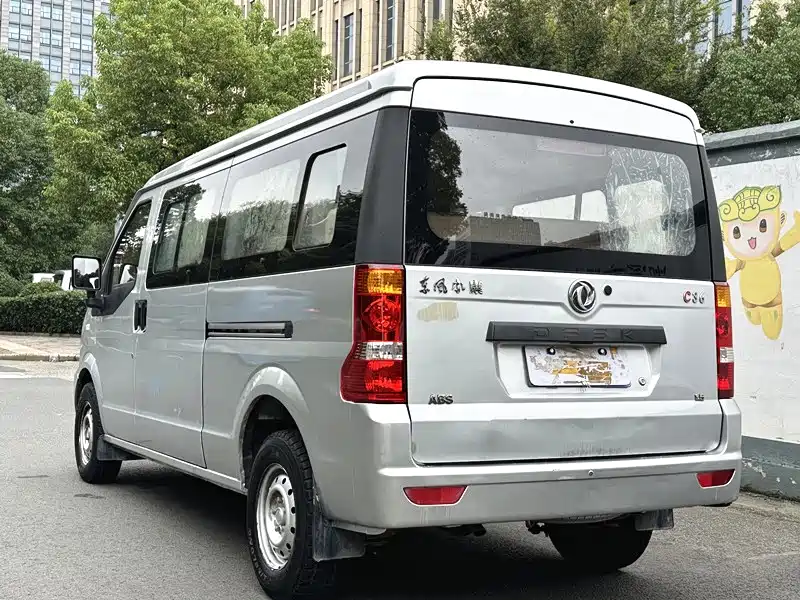 DFSK C37 — миниатюра 4