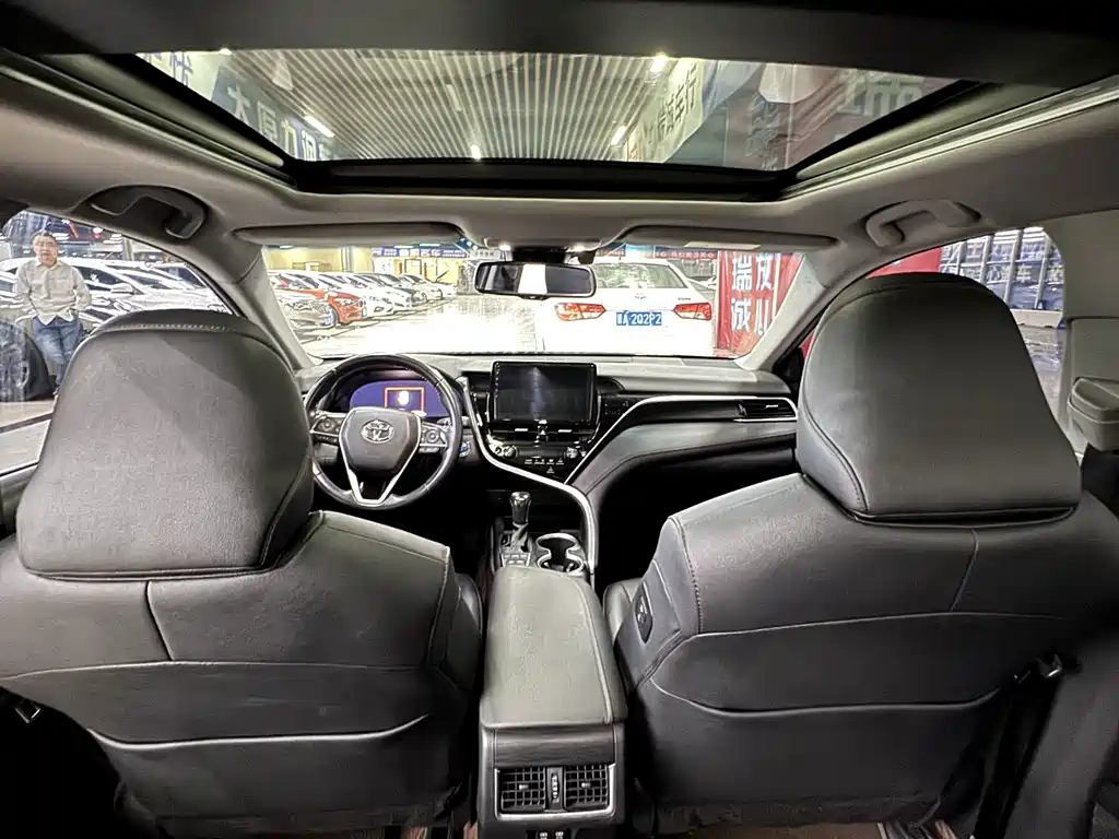 Toyota Camry — миниатюра 10