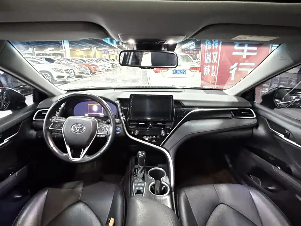 Toyota Camry — миниатюра 11