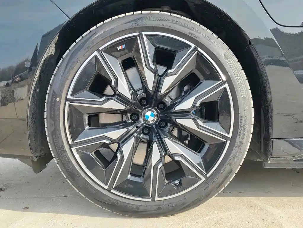 BMW I7 M70L