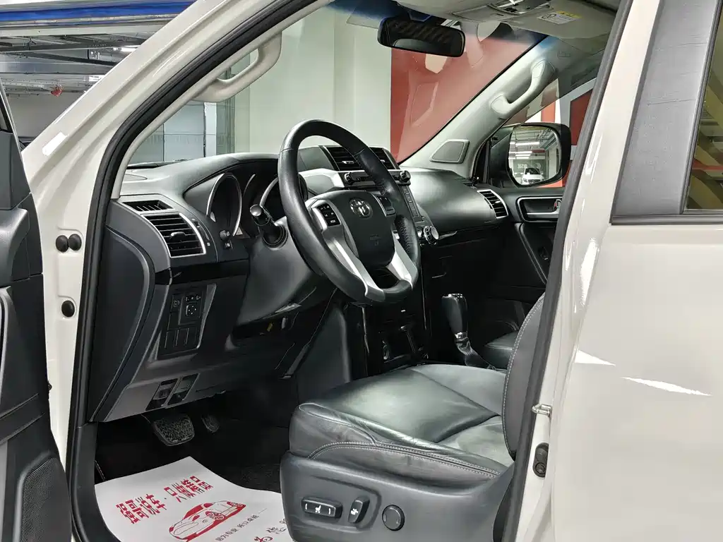 Toyota Land Cruiser Prado 2016 2.7L AT Standard