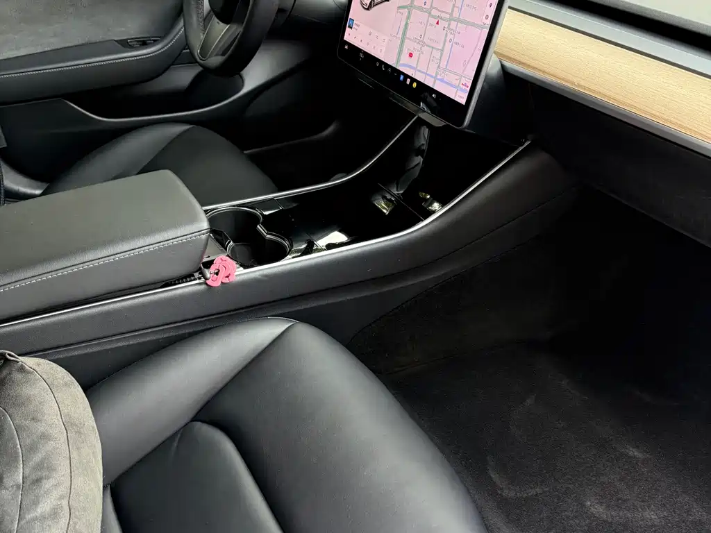Tesla Model 3 — миниатюра 15