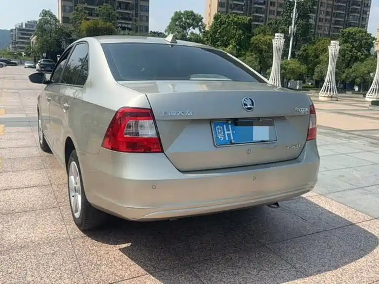 Skoda Rapid — миниатюра 5
