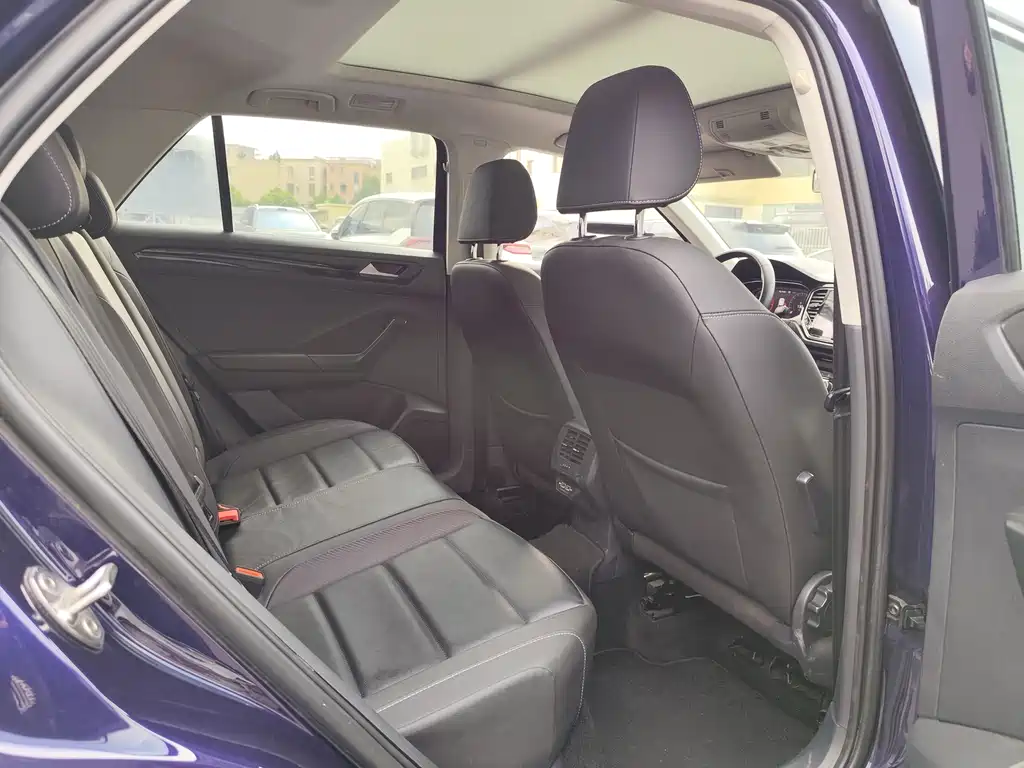 VOLKSWAGEN T ROC EXPLORING SONGS