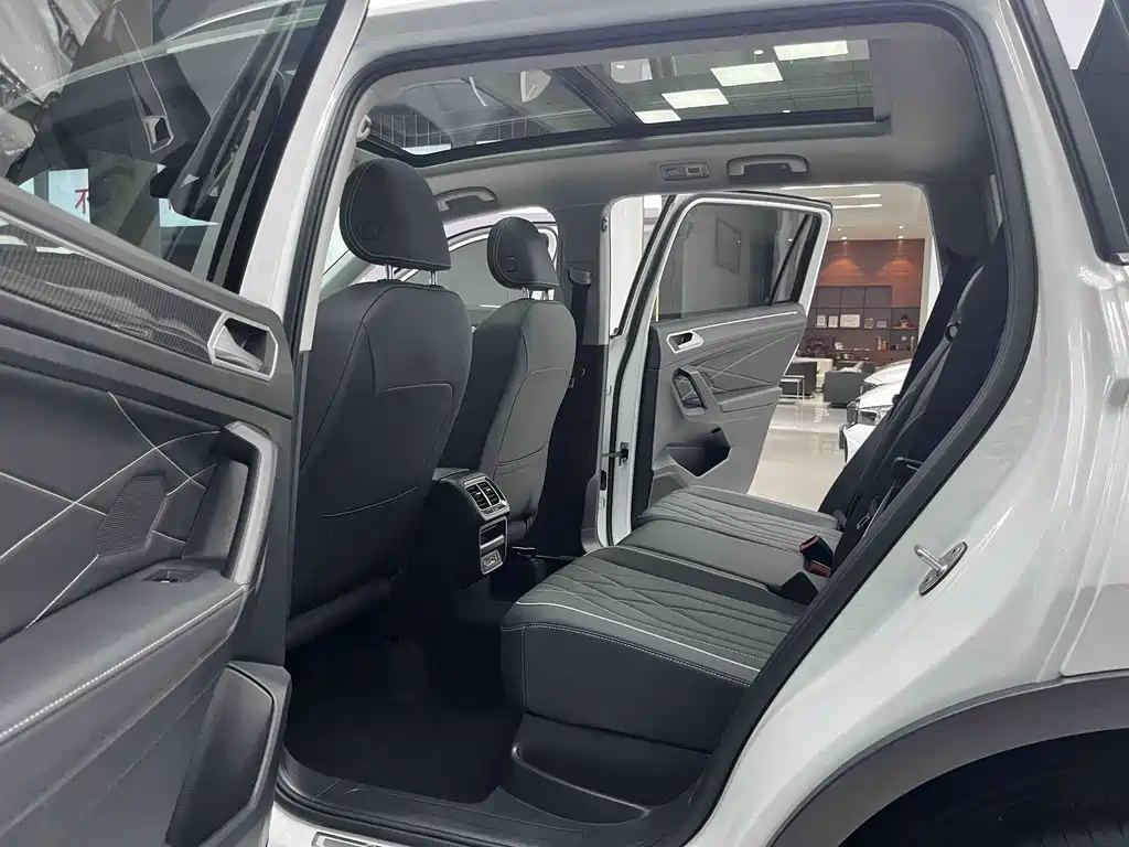 Volkswagen Tiguan L — миниатюра 6