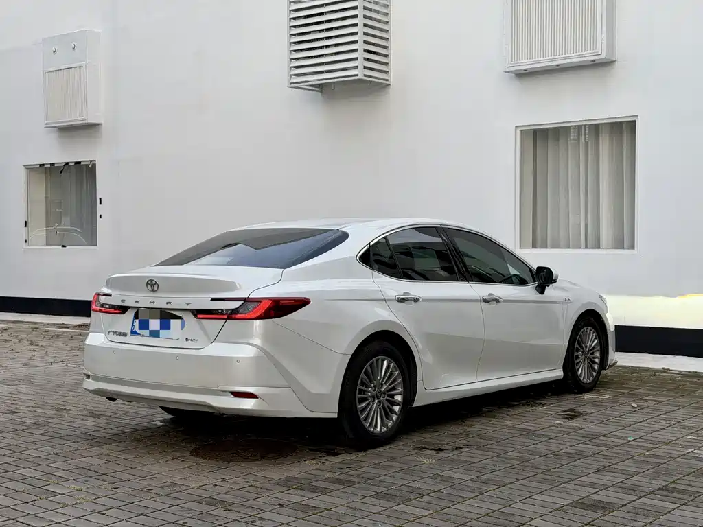 Toyota Camry — миниатюра 7