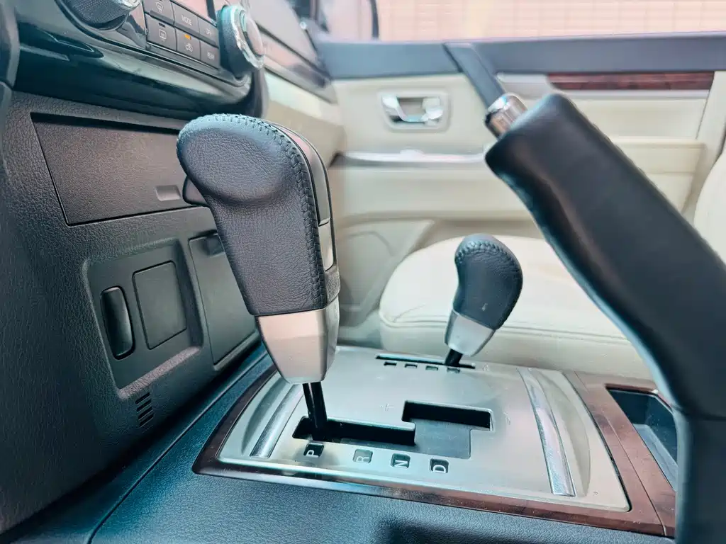 Mitsubishi Pajero (Import) — миниатюра 9