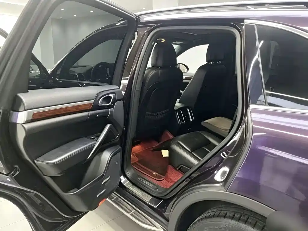 Porsche Cayenne — миниатюра 6
