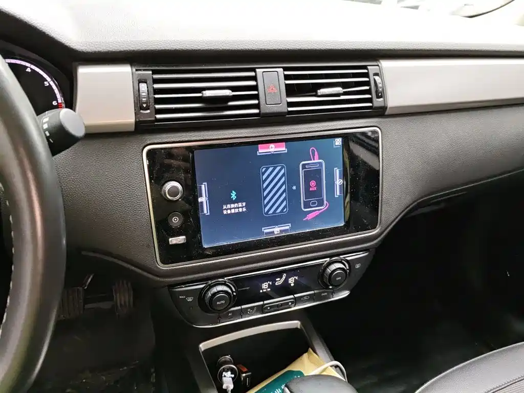 Qoros 3 2016 SUV 1.6T AT