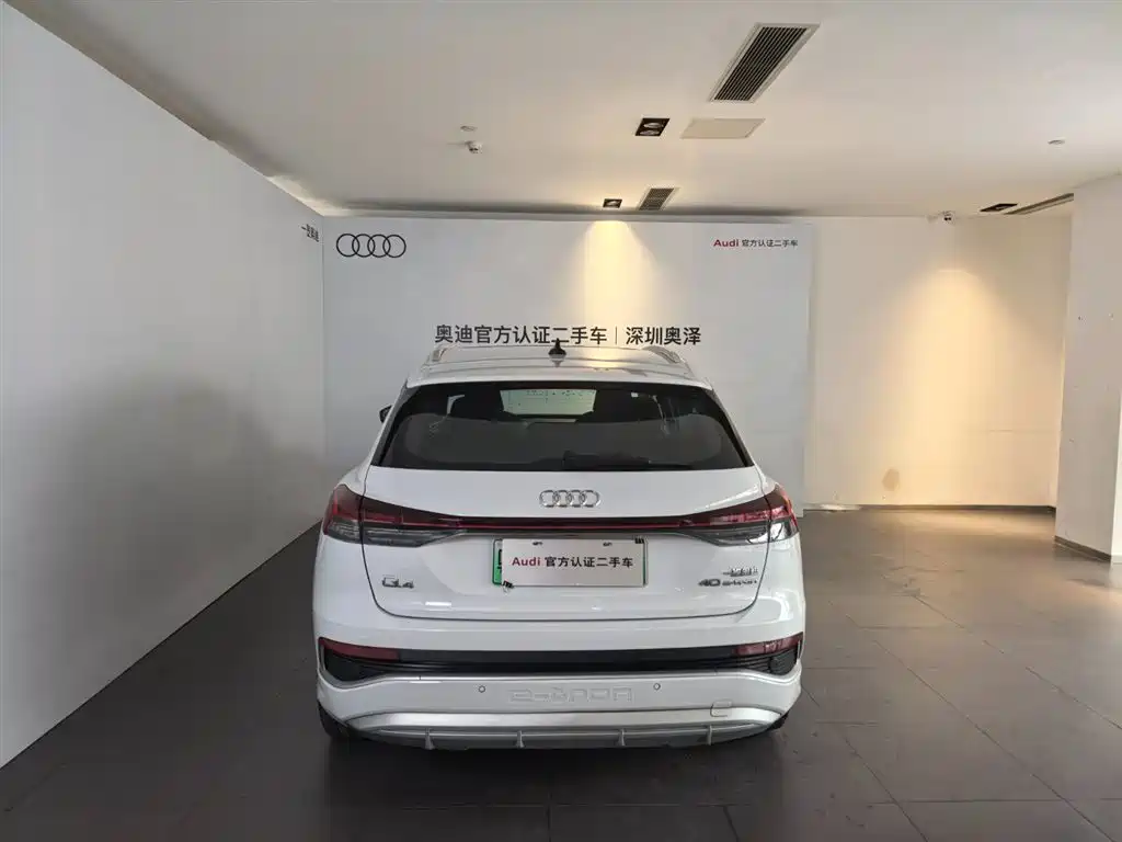 AUDI Q4 E TRON