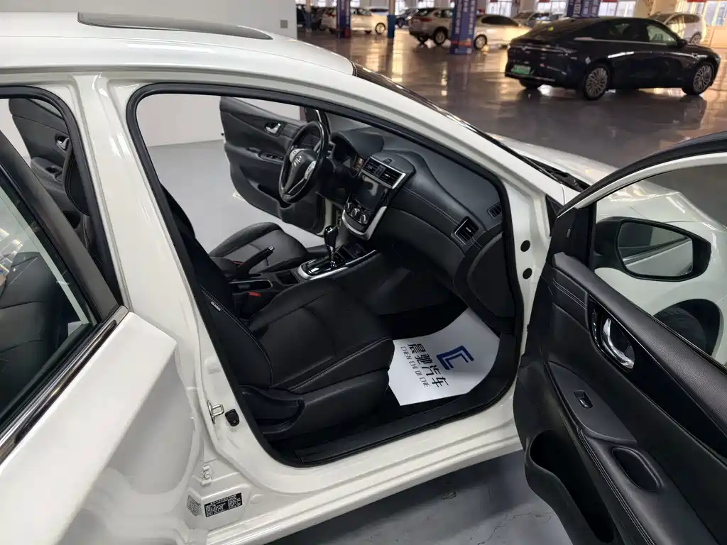 Nissan Tiida 2021 — фото 17
