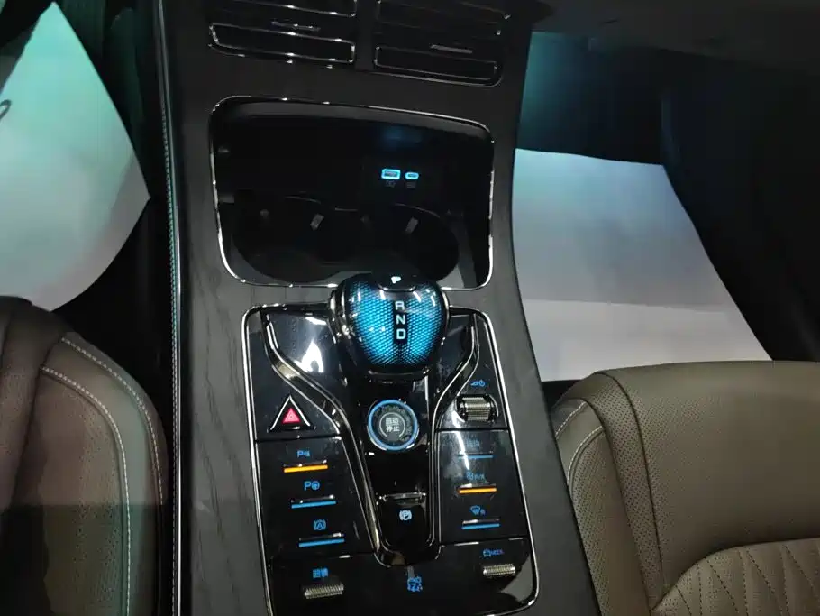 BYD Han — миниатюра 16