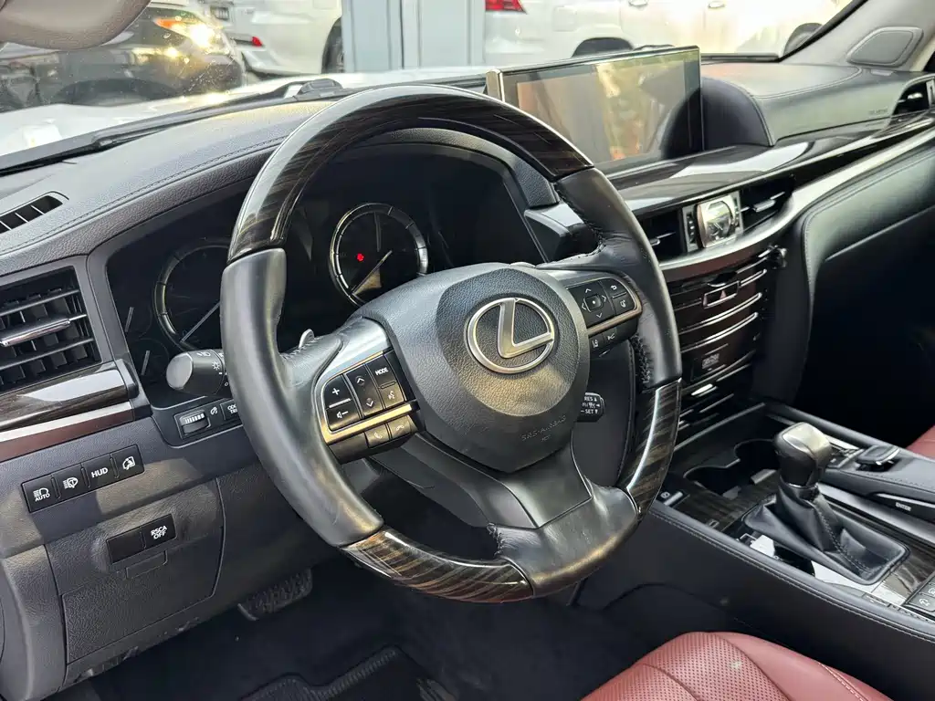 Lexus LX — миниатюра 6