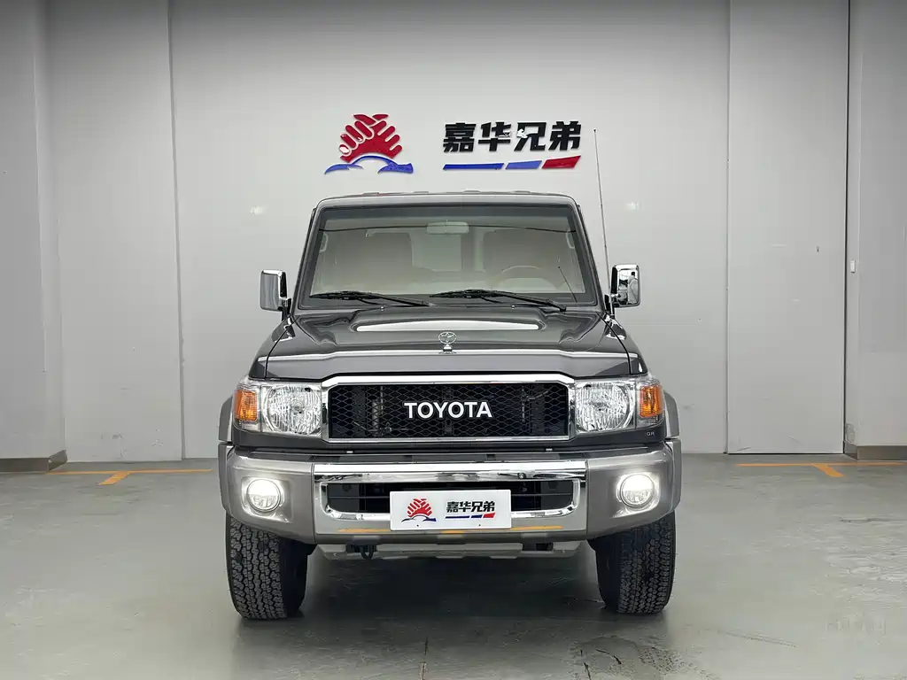 Toyota Land Cruiser LC76 2023 4.0L MT